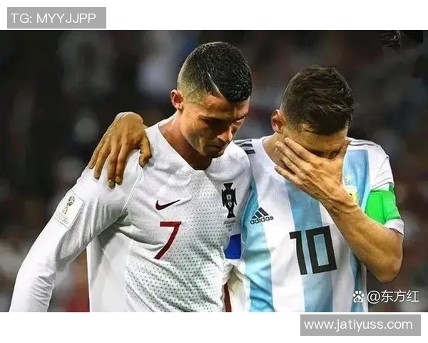 足球明星捧杯瞬间精彩合集展现荣耀与激情的完美时刻