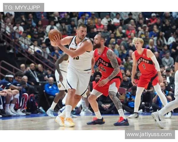 NBA猛龙与勇士激战正酣双方球员表现精彩引发球迷热议